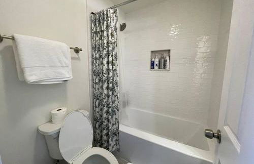 Waterfront Home with Private Beach, Stunning Views - Foto 47