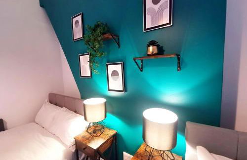 Spacious & comfy 4 bed house, 6 Beds, Free Private Parking & Wifi - Foto 44