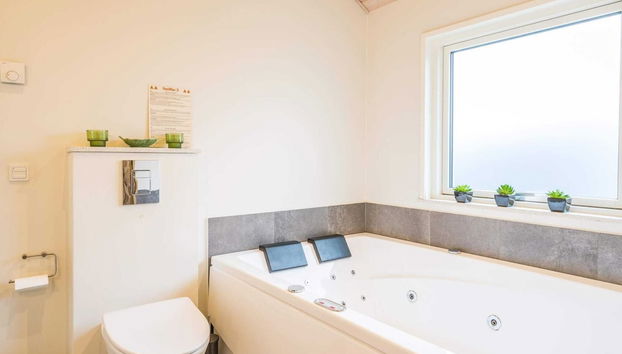 8 Person Holiday Home in Blavand - Foto 5, Tratamientos de spa