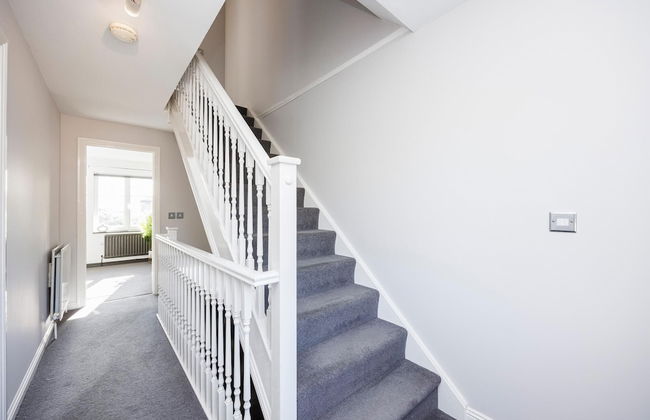 Large 4 Bed Townhouse in Uxbridge Sleeps 9 - Foto 9