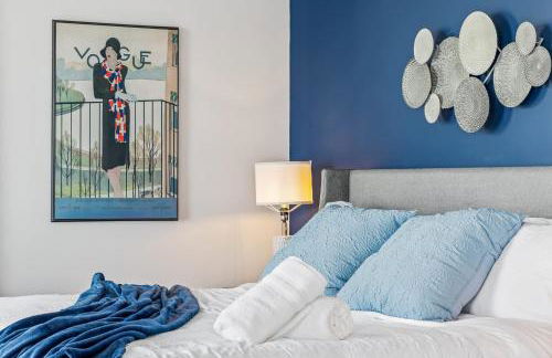 New Renovated 5BD Home with Hot Tub Sauna & Game Rm - Foto 44