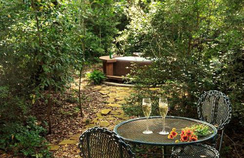 Secluded Cabin Rental with Jacuzzi for Romantic Weekend Getaway near Austin, Texas - Foto 7