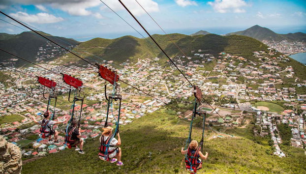 Quatro pessoas no Voo do Holandês