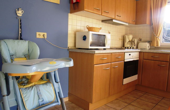 Combine City & Countryside in Well Kept House With Many Games, Next to a Farm - Foto 12