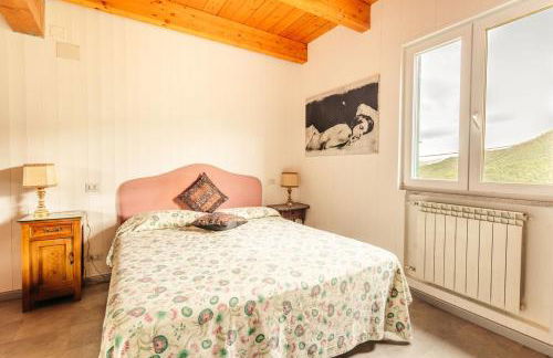 8 beds- surrounded by greenery with parking - Foto 25