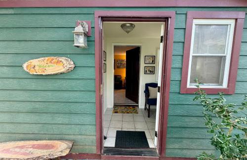 Private Green Cottage near downtown - Photo 17