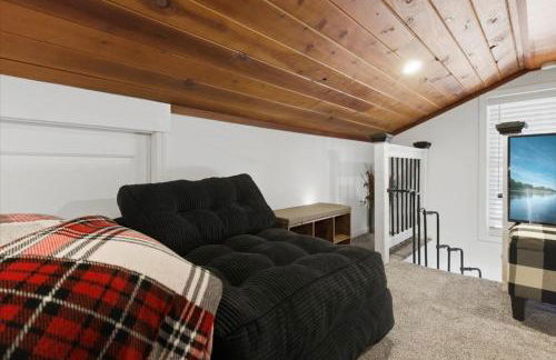 Lakefront w/ Private Dock, 2 Slips, Swim Mat, Firepit, & Covered Patio 44mm - Foto 29