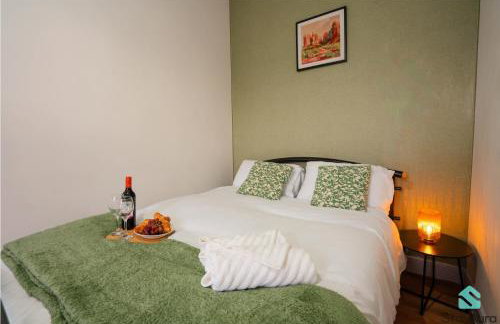 Beautiful 3BDR Flat By Stay Aura Short Lets & Serviced Accommodation Newcastle With Free WiFi & Parking - Foto 16