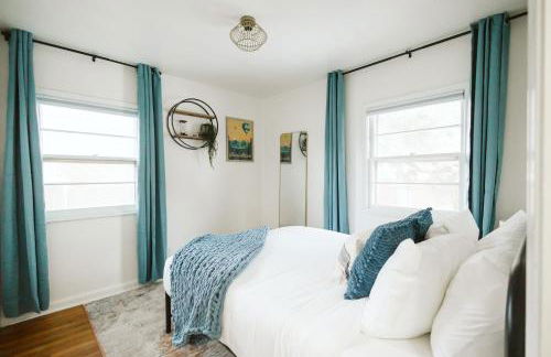 Amazing Escape King Bed BSU Parking Fire Pit - Photo 15