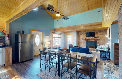 Coastal home with private hot tub and fire-pit, close to local attractions - Foto 8