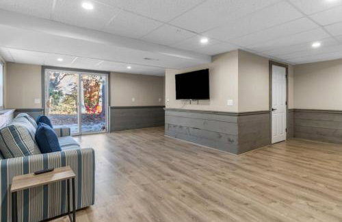 Cozy Spacious Home Walk to the Beach and 1 Mile to Downtown Hyannis - Photo 31