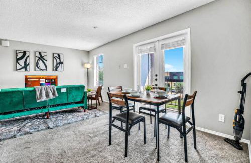 Fresh and Modern 2BR with Gym and Pool - Foto 14