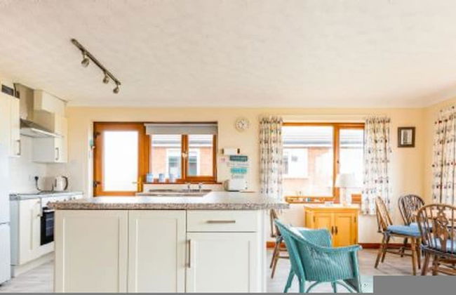 Host Stay Breezy Bungalow - Foto 15