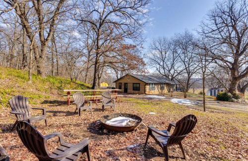 Hike, Fish and Explore Family Cabin in Sulphur! - Foto 1