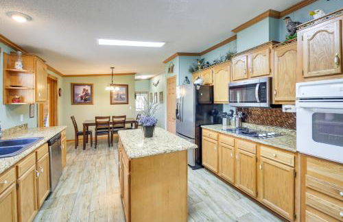 Lakefront Arkansas Home with Dock and Sunroom - Foto 8