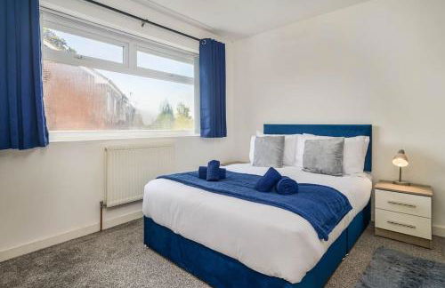 Spacious 4Bed Home, Sleeps 10, Pool Table, Parking, Perfect For Groups - Foto 22