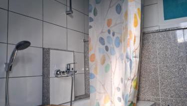 Apartment No 6 für Radtouristen und Geschäftsreisende mit eigenem Bad im DG - Foto 5