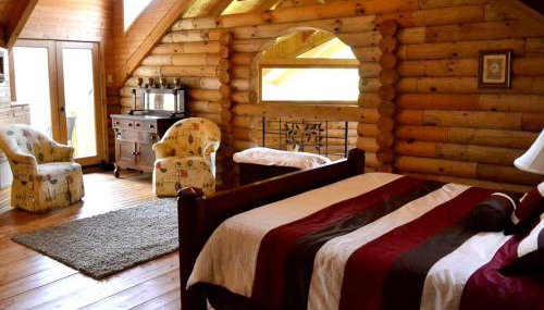 Stately Log Cabin with a Pool for a Group Getaway near Chickamauga, Georgia - Foto 5