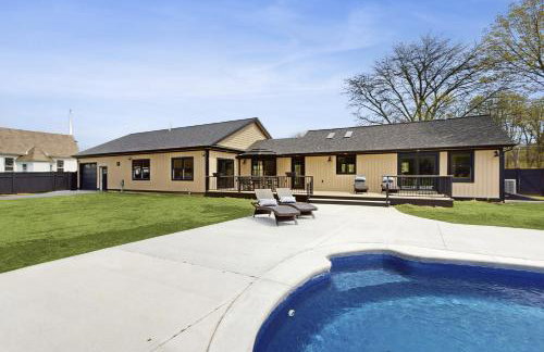 Outdoor Wonderland! Newly Built Home in Fort Ann - Foto 25