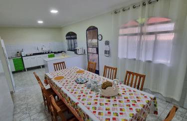 Super Confortável, WiFi Rápido, Garagem Coberta, 2 Banheiros, Suíte, 3 Quartos, Microondas, Cozinha Grande Completa, Mesa de Jantar Grande, Entrada Privativa, Perto do Shopping Pátio Matosinhos, 5 min do Centro Histórico - Foto 1