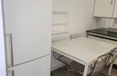 Beautiful two Bedroom house Entire house - Foto 10