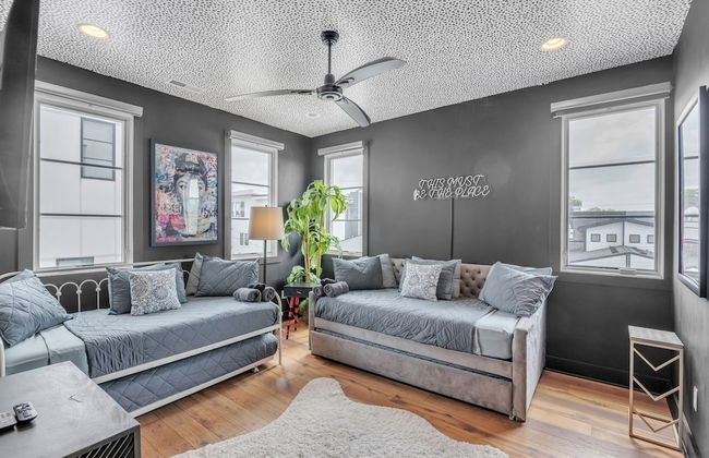 Chic Townhome for 10 W/rooftop - Foto 11