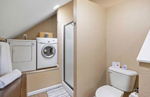 Beautiful Lake Front Home with Private Dock In Lick Branch Cove - Foto 35