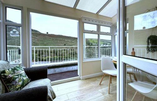 Joyful Jungle Jewel wBalcony & Foozeball-Ferndale - Foto 20