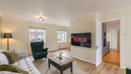 4 Bed City House with Private Garden and Parking - Foto 3