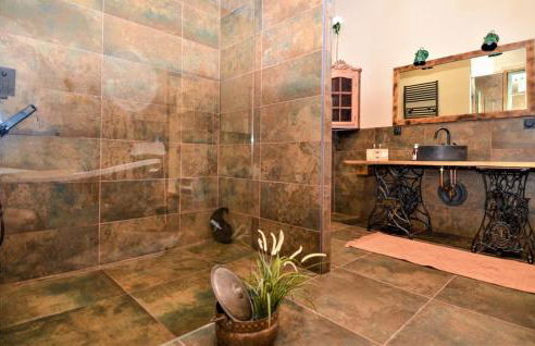 Five Bedroom Gorgeous Home In Tarascon - Foto 52