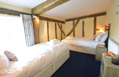 The White House with Studio - Photo 17