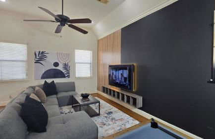 Game & Soak Retreat 3BR Private Jacuzzi Pool Table - Foto 35