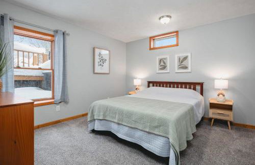 Pet Friendly 3BR 3BA Home near Traverse City with Game Room and Fenced Yard - Foto 13