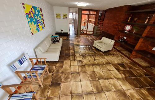 Casa Super Agradável, 250 metros da praia da Areia Preta, cinco quartos com ar, wifi, garagem, completa - Foto 2