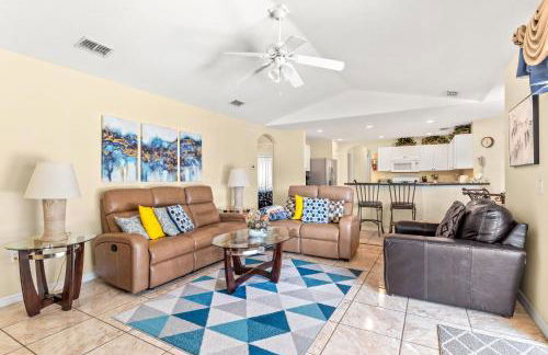 EXQUISITE VILLA - 2 Master Suites, Pool South and Spa, Gas BBQ, Game Room, WIFI - Foto 14