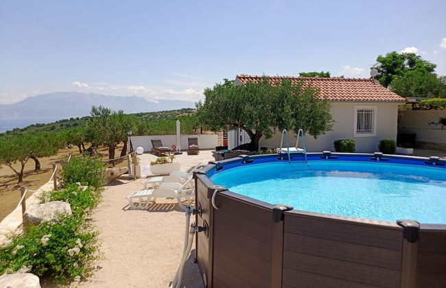 Mary: Relaxing With Pool - H - Foto 1