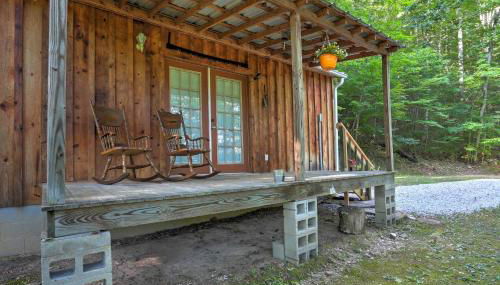 Rustic Briceville Cabin with Porch Tucked in Forest! - Foto 2