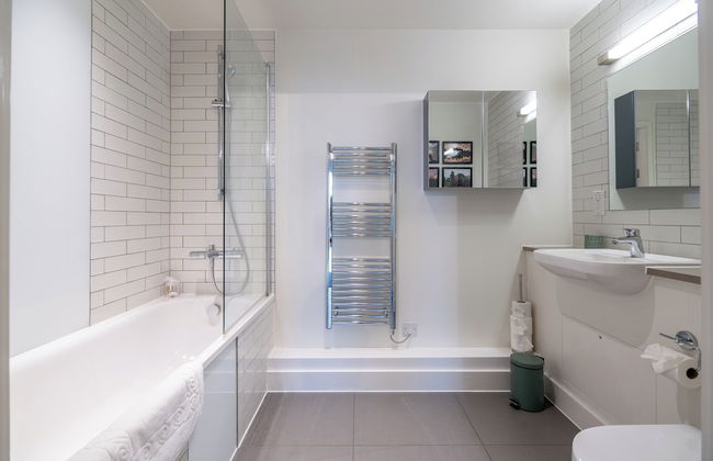 Chic & Stylish 2Bed in Heart of London - Photo 34