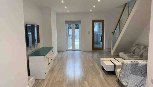 The Villas - Modern Comfort, 15 mins to Silverstone and Milton Keynes - Free parking, Prime, Netflix - Foto 2