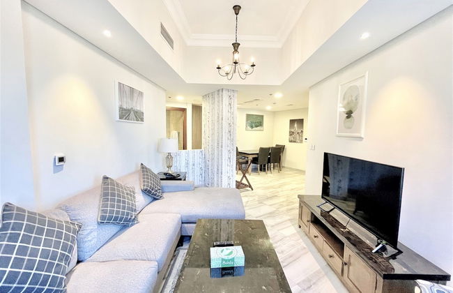 Spacious Marbella 2BR With Scenic Views - Photo 1