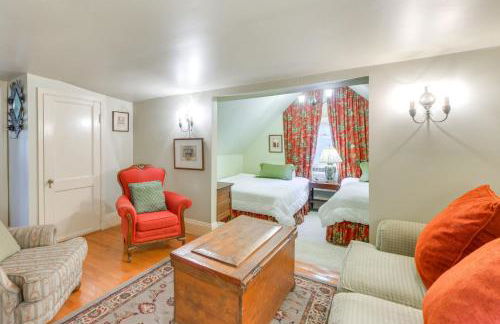 Ornate Victorian with Courtyard and Fire Pit - Foto 15