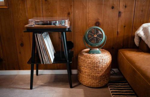 Lightfoot Cabin Mid-Century Perfect Romantic Getaway Hot Tub Sauna - Foto 25