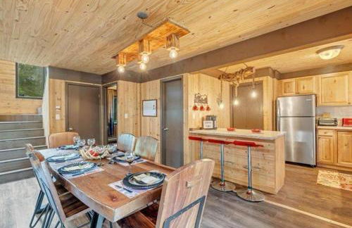 Cabin Retreat with Hot Tub - Foto 10