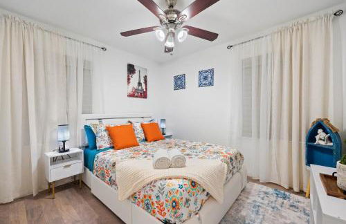 Chic 4BR Home Hot Tub Game Room - Foto 36