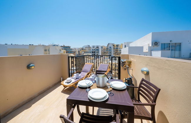Sea Bliss Penthouse with two terraces enjoying side seaviews by Gatewaysmalta - Foto 16