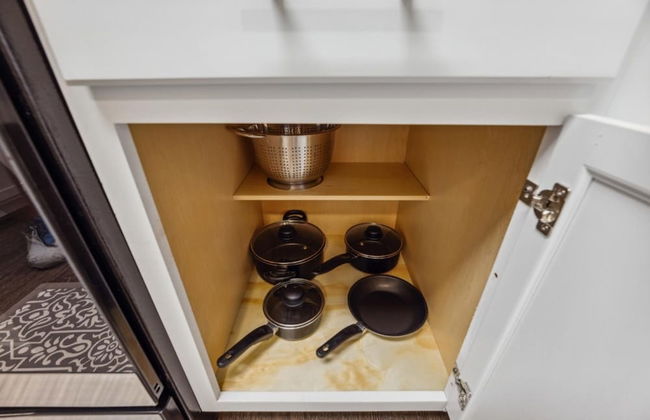 Stylish 1 BR Apartment w Movie Theater - Photo 33