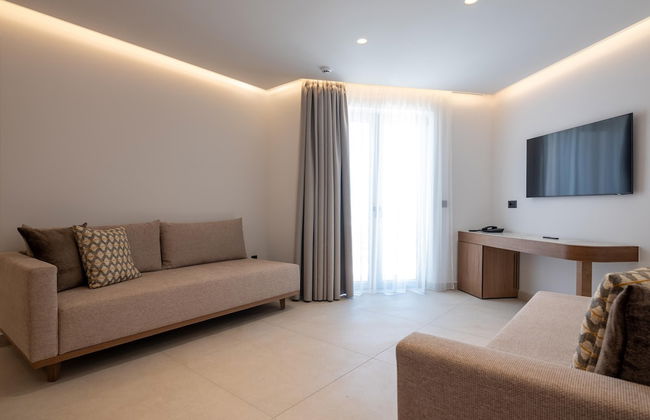 Galaxy Suites Boutique Resort - Photo 28