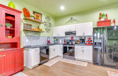 4 Mi to Lazy E Arena Horse Lovers Haven with Grill - Photo 8