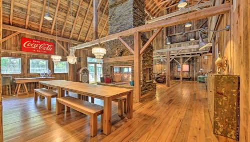Luxe Barndominium with Home Gym, Theater, and More! - Foto 5