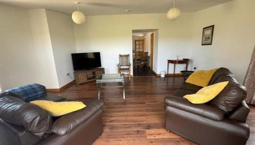 Berryhill East Steading - 3 bedroom 2 bathroom self-catering - sleeps 6 - Private off-road parking - Yard & Shed - Suit Contractors - Peterhead 1 mile - Newly Refurbished - Underfloor Heating - Drying Room - Golf Driving Range - Cafe - Extensive Footpaths - Foto 2